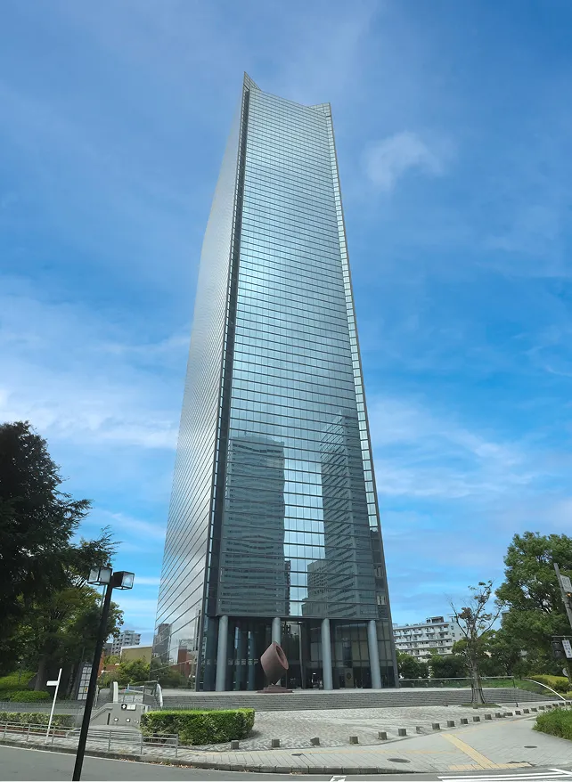 クリスタルタワー外観